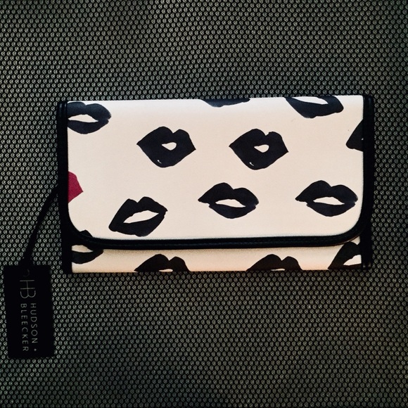 NWT Trifold Lip Print Makeup Bag - Picture 2 of 8